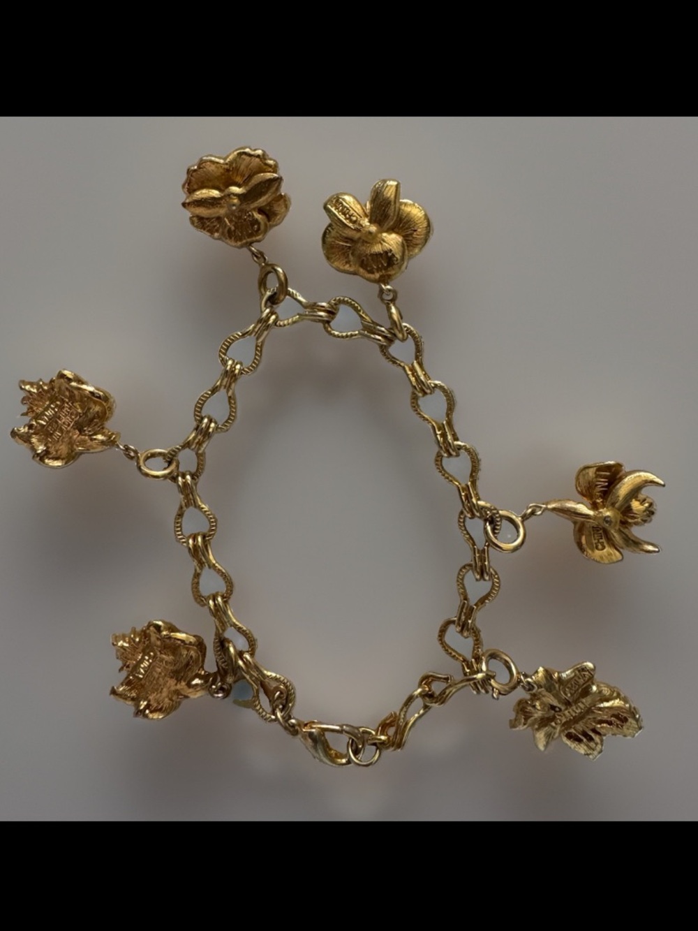 Vtg NOLAN MILLER Signed Gold Tone Charm Bracelet 6 Rhinestones Enamel Flowers - Picture 5 of 10